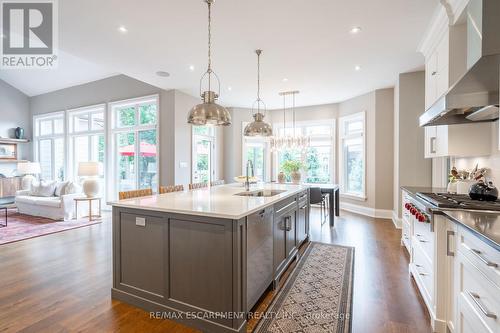 257 Surrey Drive, Oakville (Bronte West), ON - Indoor Photo Showing Kitchen With Upgraded Kitchen