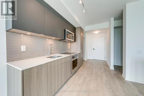 806 - 220 Missinnihe Way, Mississauga (Port Credit), ON - Indoor Photo Showing Kitchen With Upgraded Kitchen