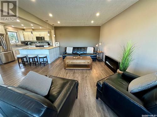 510 Bray Street E, Swift Current, SK - Indoor Photo Showing Living Room