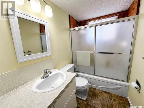 510 Bray Street E, Swift Current, SK - Indoor Photo Showing Bathroom