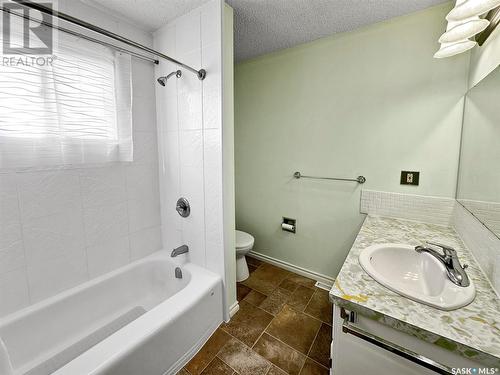 510 Bray Street E, Swift Current, SK - Indoor Photo Showing Bathroom