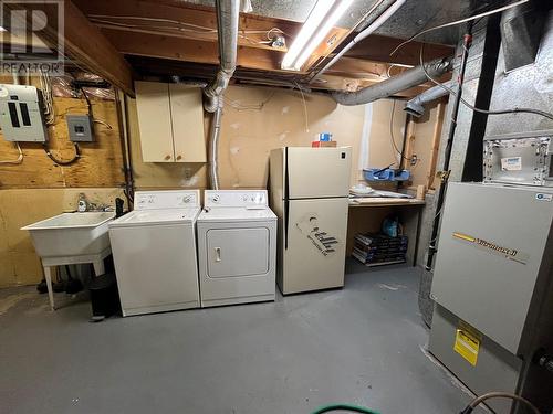 132 Spruce Avenue, Tumbler Ridge, BC - Indoor Photo Showing Laundry Room