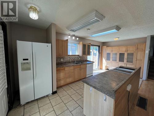 132 Spruce Avenue, Tumbler Ridge, BC - Indoor Photo Showing Kitchen With Double Sink