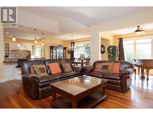 197 Terrace Hill Place, Kelowna, BC - Indoor Photo Showing Living Room