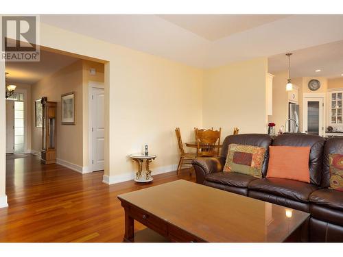 197 Terrace Hill Place, Kelowna, BC - Indoor Photo Showing Living Room