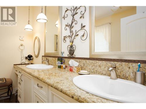 197 Terrace Hill Place, Kelowna, BC - Indoor Photo Showing Bathroom