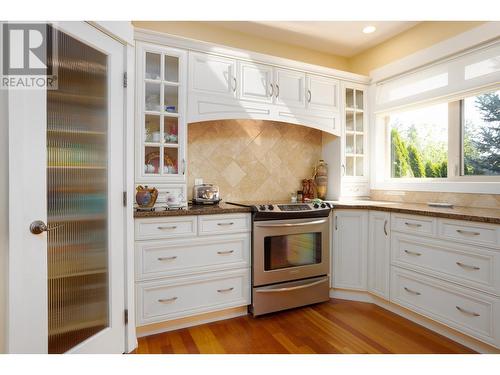 197 Terrace Hill Place, Kelowna, BC - Indoor Photo Showing Kitchen With Upgraded Kitchen