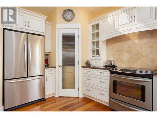 197 Terrace Hill Place, Kelowna, BC - Indoor Photo Showing Kitchen