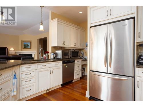 197 Terrace Hill Place, Kelowna, BC - Indoor Photo Showing Kitchen