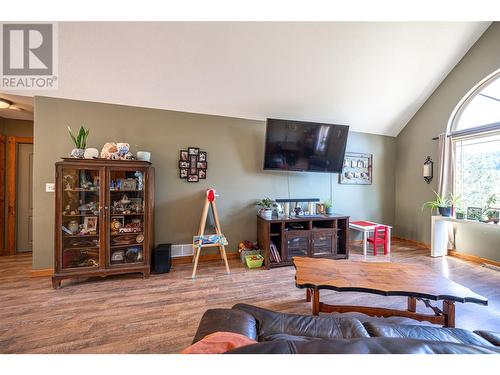 242 Commonage Road, Vernon, BC - Indoor Photo Showing Living Room