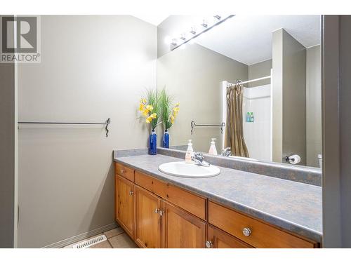 242 Commonage Road, Vernon, BC - Indoor Photo Showing Bathroom