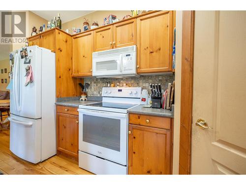 242 Commonage Road, Vernon, BC - Indoor Photo Showing Kitchen