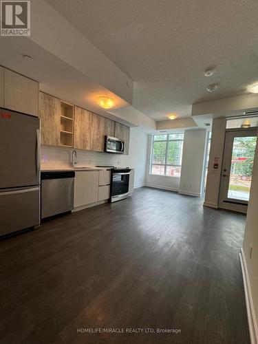 137 - 251 Manitoba Street, Toronto (Mimico), ON - Indoor Photo Showing Kitchen With Stainless Steel Kitchen