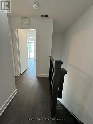 137 - 251 Manitoba Street, Toronto (Mimico), ON - Indoor Photo Showing Other Room