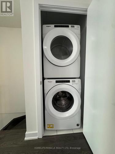 137 - 251 Manitoba Street, Toronto (Mimico), ON - Indoor Photo Showing Laundry Room