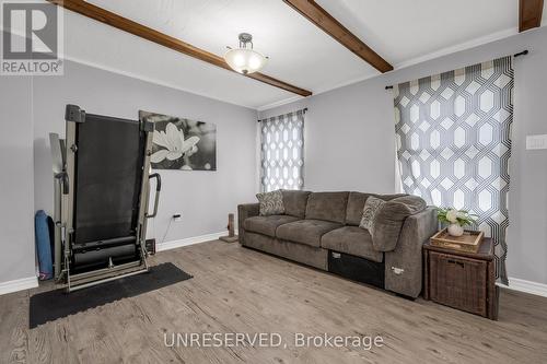 1 Bishop Road, Welland, ON - Indoor Photo Showing Living Room