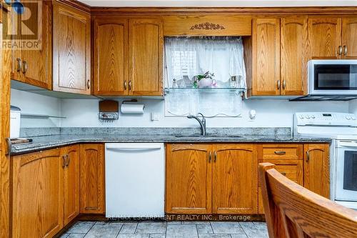 311 Macintosh Drive, Hamilton (Stoney Creek), ON - Indoor Photo Showing Kitchen