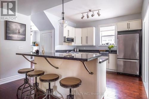 17 Stanley Avenue, Hamilton (Durand), ON - Indoor Photo Showing Kitchen With Upgraded Kitchen