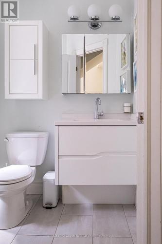 17 Stanley Avenue, Hamilton (Durand), ON - Indoor Photo Showing Bathroom