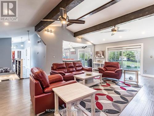 5947 Fourth Line, Erin (Hillsburgh), ON - Indoor Photo Showing Living Room