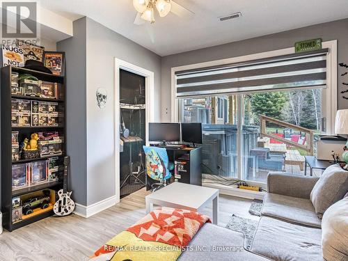 5947 Fourth Line, Erin (Hillsburgh), ON - Indoor Photo Showing Living Room