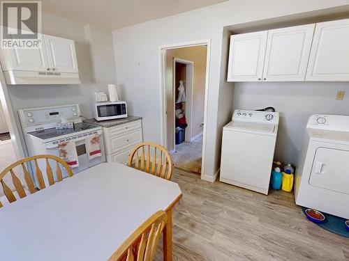 6749 Drake Street, Powell River, BC - Indoor Photo Showing Laundry Room