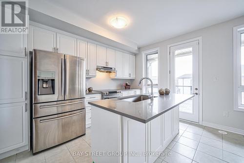 153 Mumbai Drive, Markham, ON - Indoor Photo Showing Kitchen