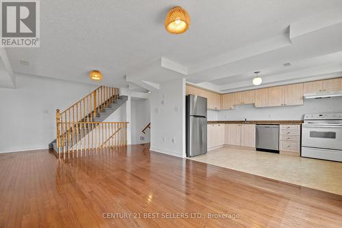 7 - 83 Goodwin Drive, Barrie (Painswick South), ON - Indoor Photo Showing Kitchen