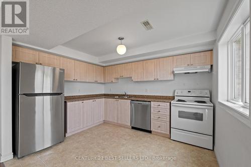 7 - 83 Goodwin Drive, Barrie (Painswick South), ON - Indoor Photo Showing Kitchen