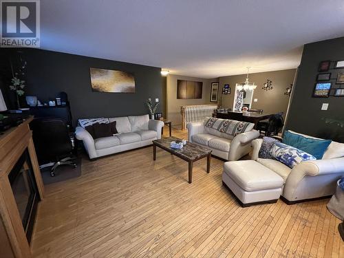 15 Walsh Road, Fort Nelson, BC - Indoor Photo Showing Living Room