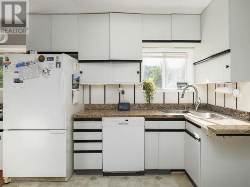 2999 Charella Drive, Prince George, BC - Indoor Photo Showing Kitchen