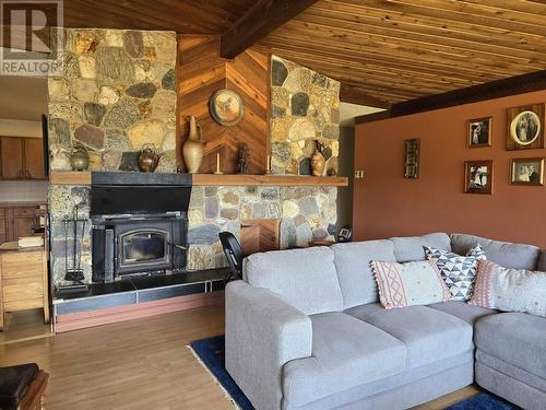 200 Whiskeyfill Road, Valemount, BC - Indoor Photo Showing Living Room With Fireplace