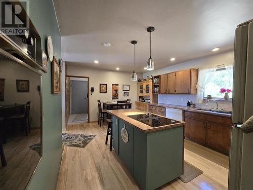 200 Whiskeyfill Road, Valemount, BC - Indoor Photo Showing Kitchen