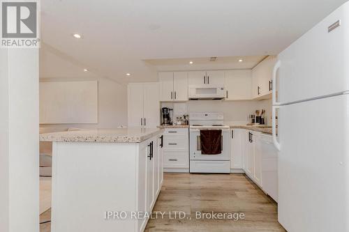 3542 Ashcroft Crescent, Mississauga (Erindale), ON - Indoor Photo Showing Kitchen