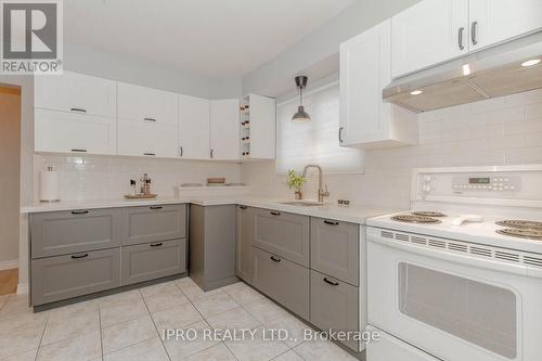 3542 Ashcroft Crescent, Mississauga, ON - Indoor Photo Showing Kitchen