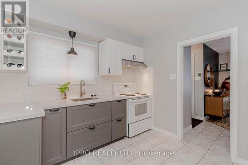 3542 Ashcroft Crescent, Mississauga, ON - Indoor Photo Showing Kitchen