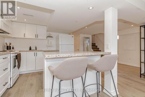 3542 Ashcroft Crescent, Mississauga, ON - Indoor Photo Showing Kitchen