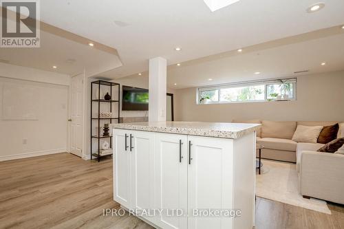 3542 Ashcroft Crescent, Mississauga, ON - Indoor Photo Showing Kitchen