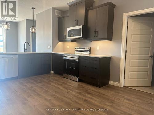 569 Freeport Street, London, ON - Indoor Photo Showing Kitchen