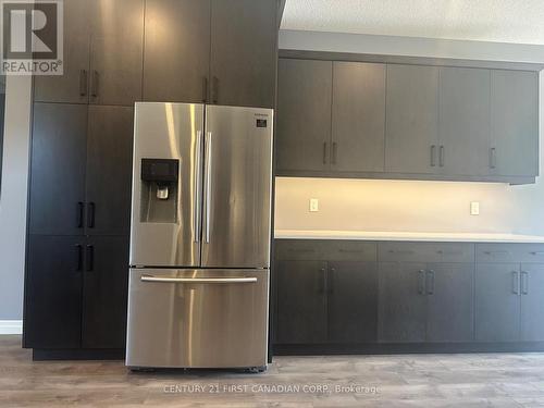 569 Freeport Street, London, ON - Indoor Photo Showing Kitchen