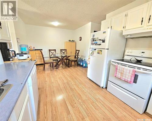 412 Devonshire Crescent, Saskatoon, SK - Indoor Photo Showing Kitchen