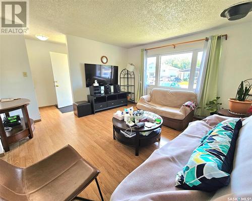 412 Devonshire Crescent, Saskatoon, SK - Indoor Photo Showing Living Room