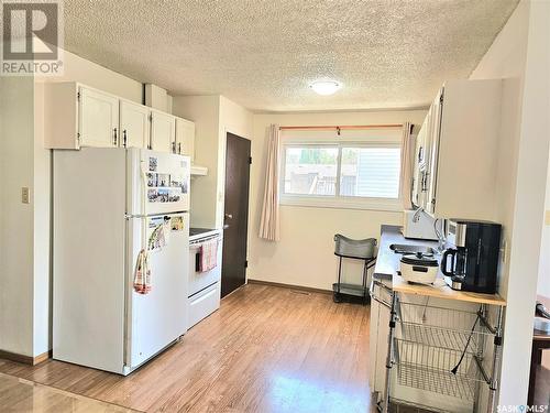 412 Devonshire Crescent, Saskatoon, SK - Indoor Photo Showing Kitchen