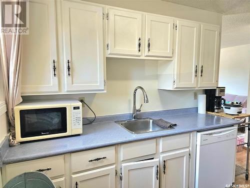 412 Devonshire Crescent, Saskatoon, SK - Indoor Photo Showing Kitchen