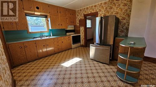 314 Railway Avenue, Neville, SK - Indoor Photo Showing Kitchen