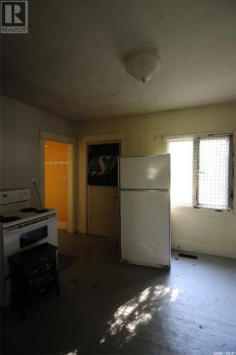 396 3Rd Street E, Shaunavon, SK - Indoor Photo Showing Garage