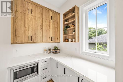 63 Brian Boulevard, Hamilton (Waterdown), ON - Indoor Photo Showing Kitchen