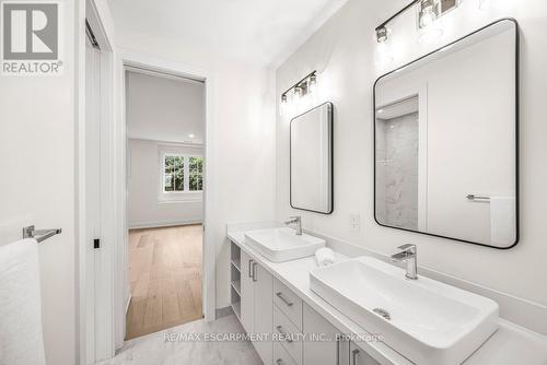 63 Brian Boulevard, Hamilton (Waterdown), ON - Indoor Photo Showing Bathroom