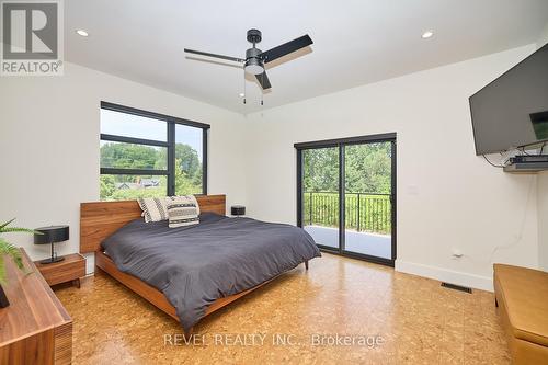 1508 Gregory Road, St. Catharines, ON - Indoor Photo Showing Bedroom