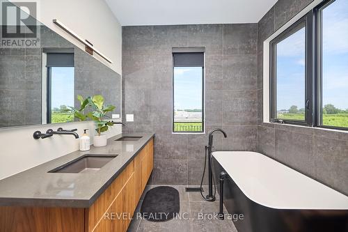 1508 Gregory Road, St. Catharines, ON - Indoor Photo Showing Bathroom